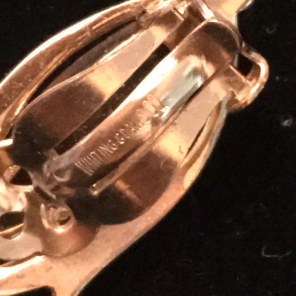 Whiting & Davis Company Brooch and Matching Clip On Earrings. - Picture 4 of 4